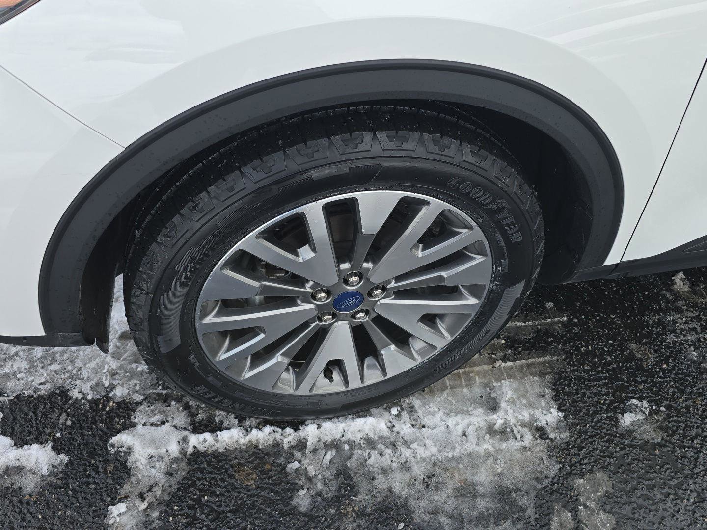 Used 2022 Ford Escape Titanium w/ Class II Trailer Tow Package image 45