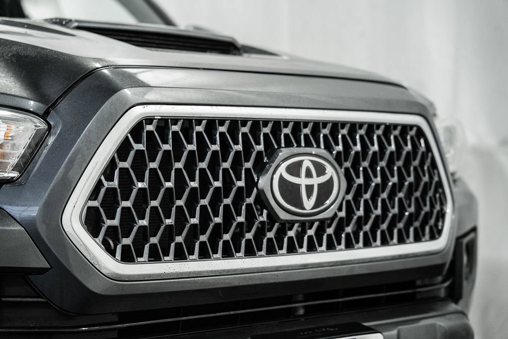 Used 2019 Toyota Tacoma TRD Sport image 10