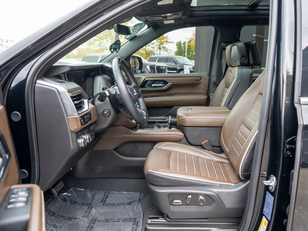Certified 2025 GMC Yukon XL Denali Ultimate AWD/4WD image 12
