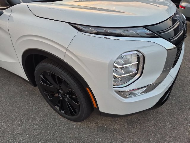 New 2026 Mitsubishi Outlander LE FWD image 9