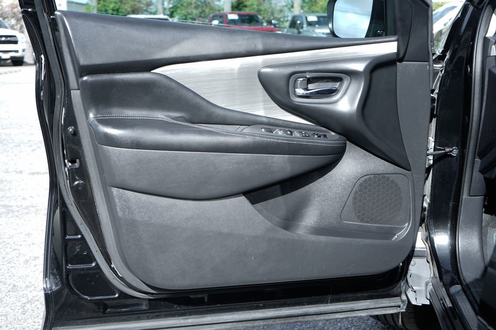 Used 2017 Nissan Murano SV FWD image 14