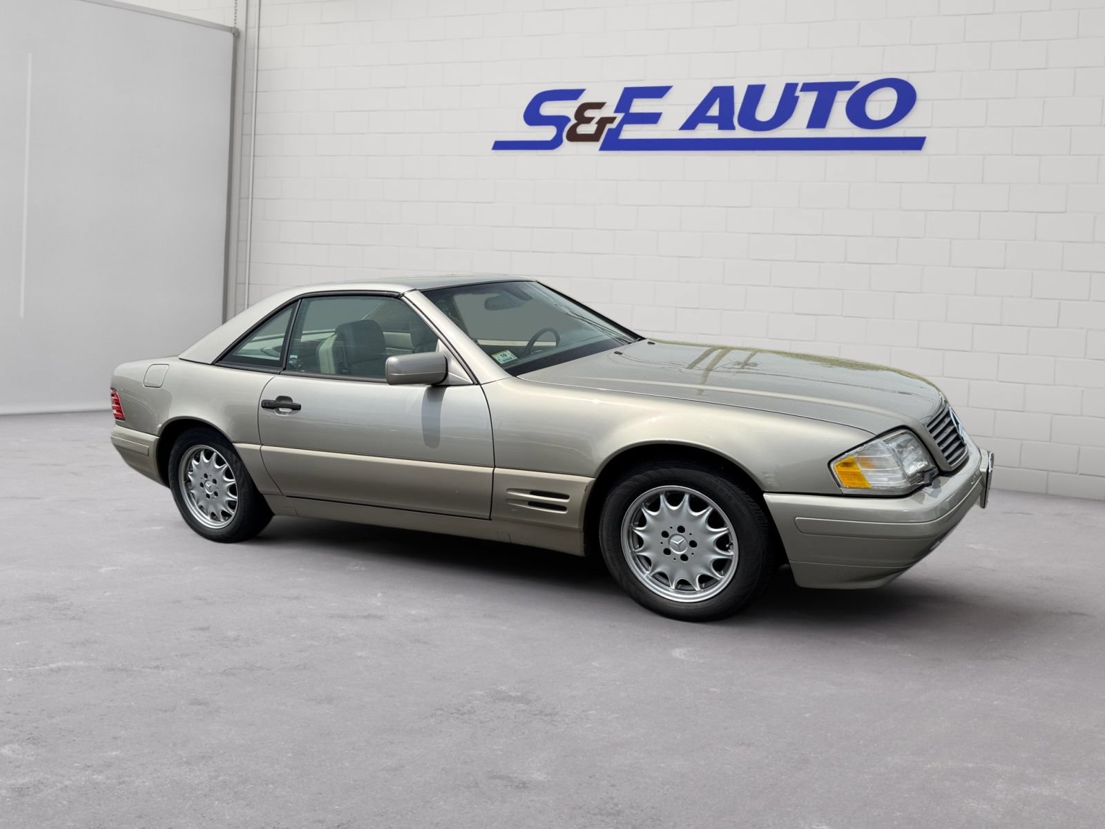 Used 1997 Mercedes-Benz SL 320 image 6