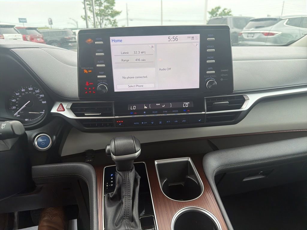 Used 2024 Toyota Sienna XLE FWD image 19
