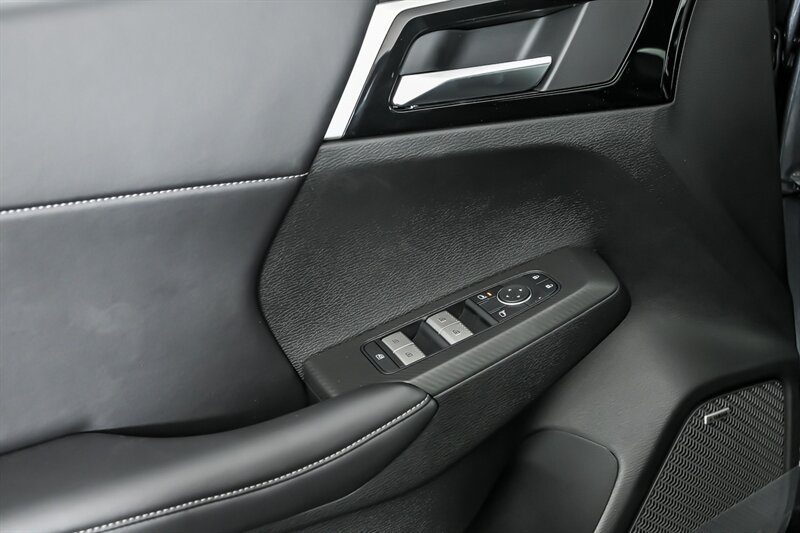 New 2026 Mitsubishi Outlander LE FWD image 12