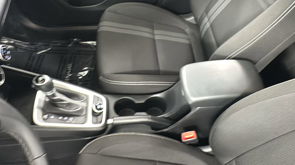 Used 2025 Hyundai Venue SEL image 32