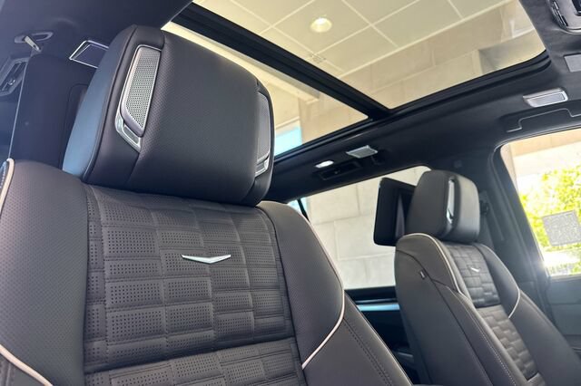 New 2026 Cadillac Escalade ESV Platinum Sport AWD/4WD image 18