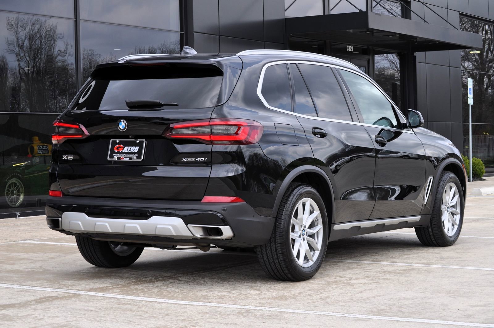 Used 2023 BMW X5 xDrive40i w/ Parking Assistance Package AWD/4WD image 14