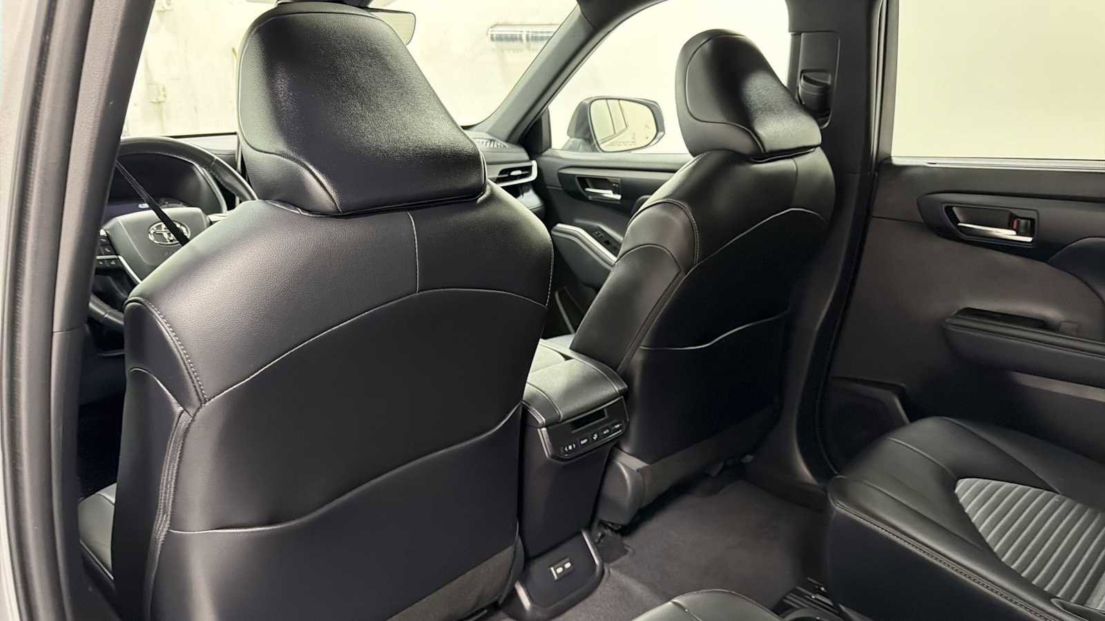 Used 2022 Toyota Highlander XSE image 26