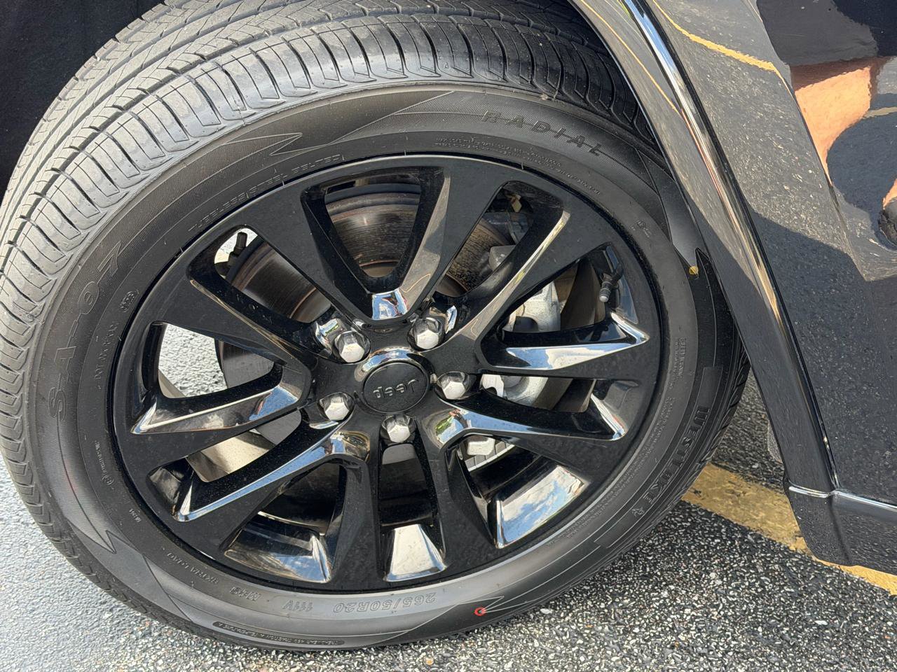 Used 2018 Jeep Grand Cherokee Altitude AWD/4WD image 10