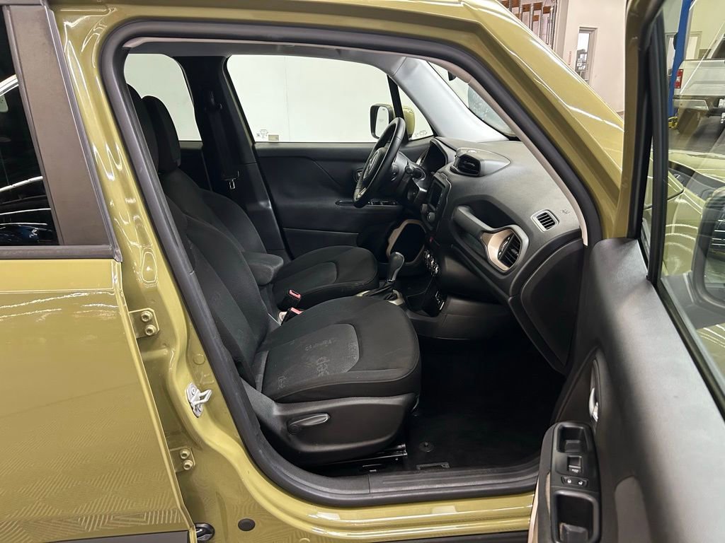 Used 2015 Jeep Renegade Latitude image 13