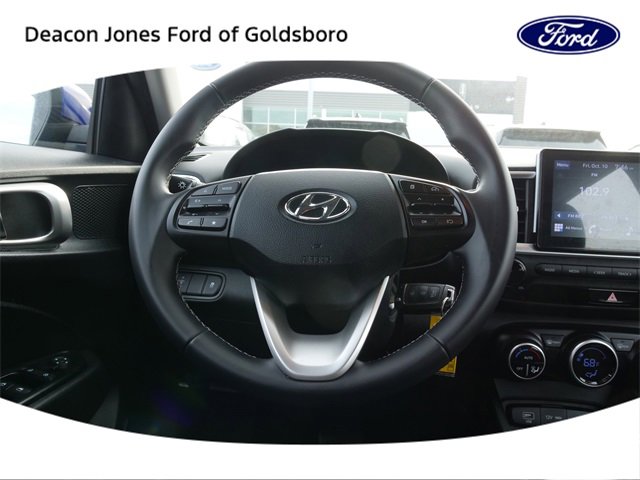 Used 2023 Hyundai Venue SEL image 20