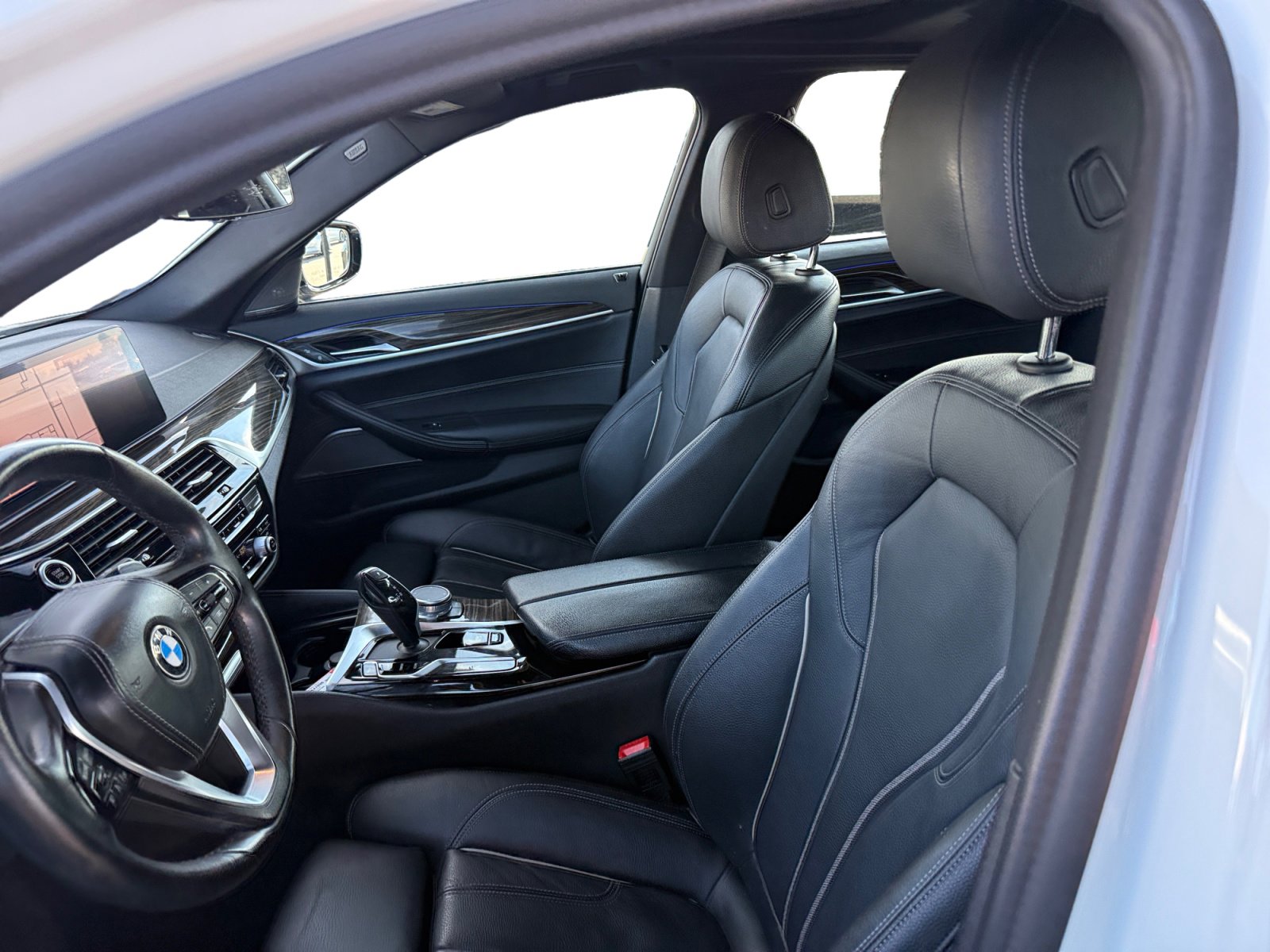 Used 2022 BMW 540i w/ Premium Package image 10