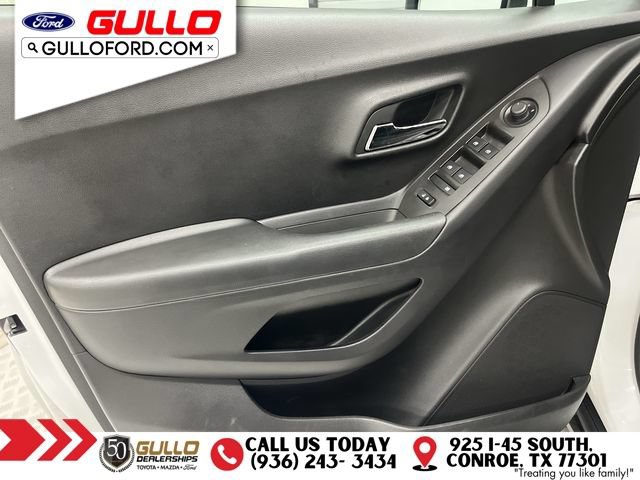 Used 2017 Chevrolet Trax LT w/ LT Convenience Package FWD image 19