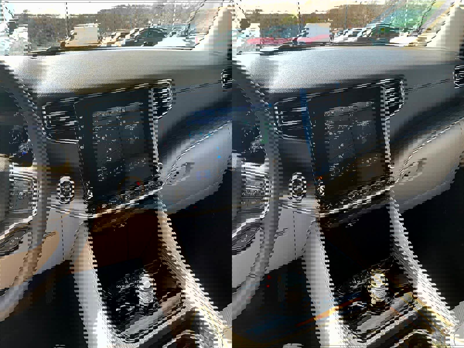 Used 2023 Jeep Wagoneer L Series II w/ Premium Group I image 19