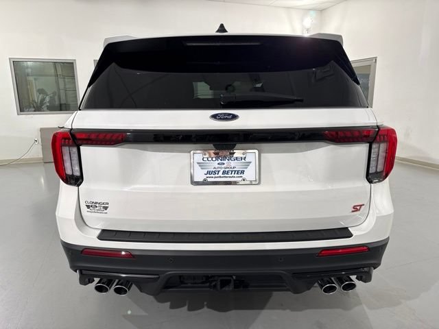 Used 2025 Ford Explorer ST AWD/4WD image 8