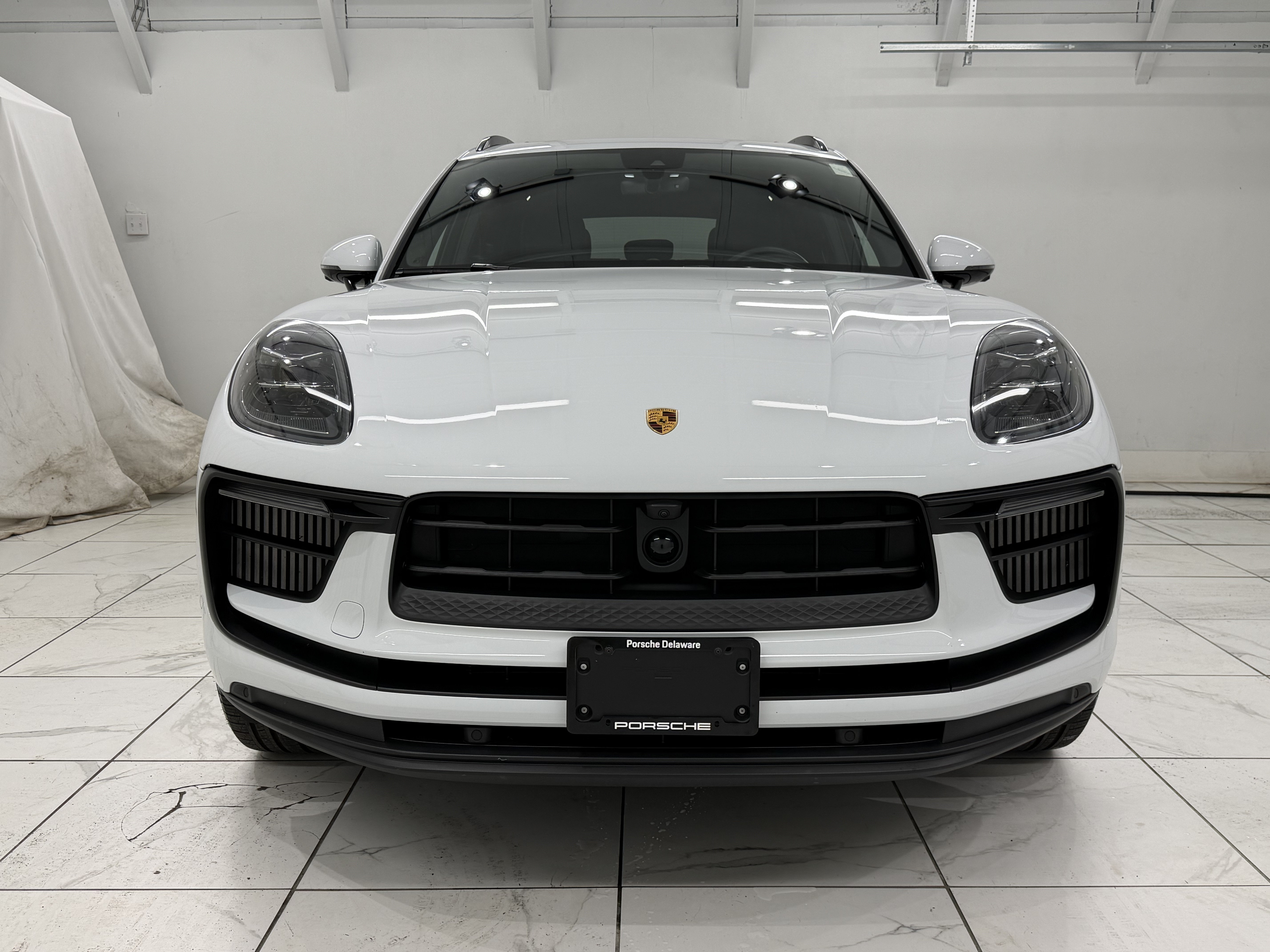 Certified 2024 Porsche Macan S AWD/4WD image 9