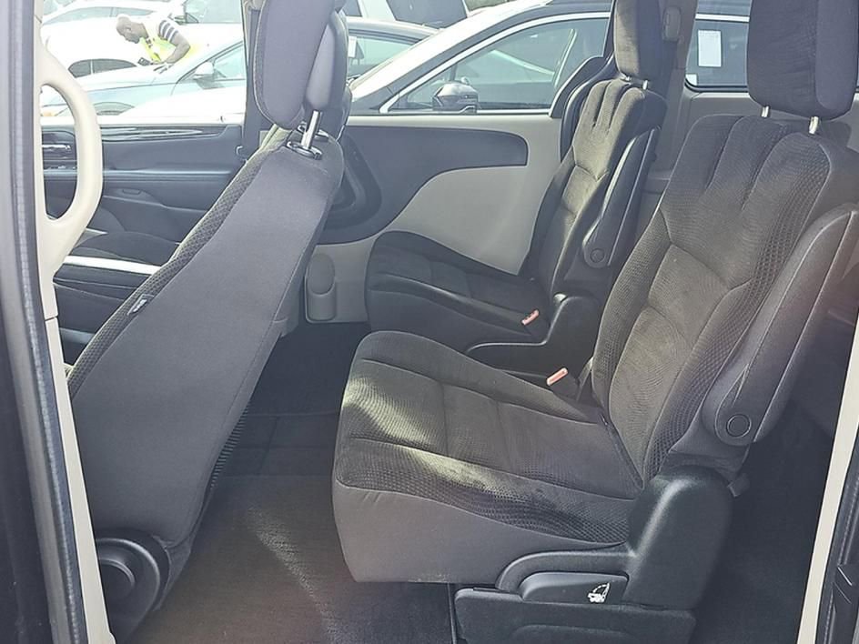 Used 2018 Dodge Grand Caravan SE FWD image 11