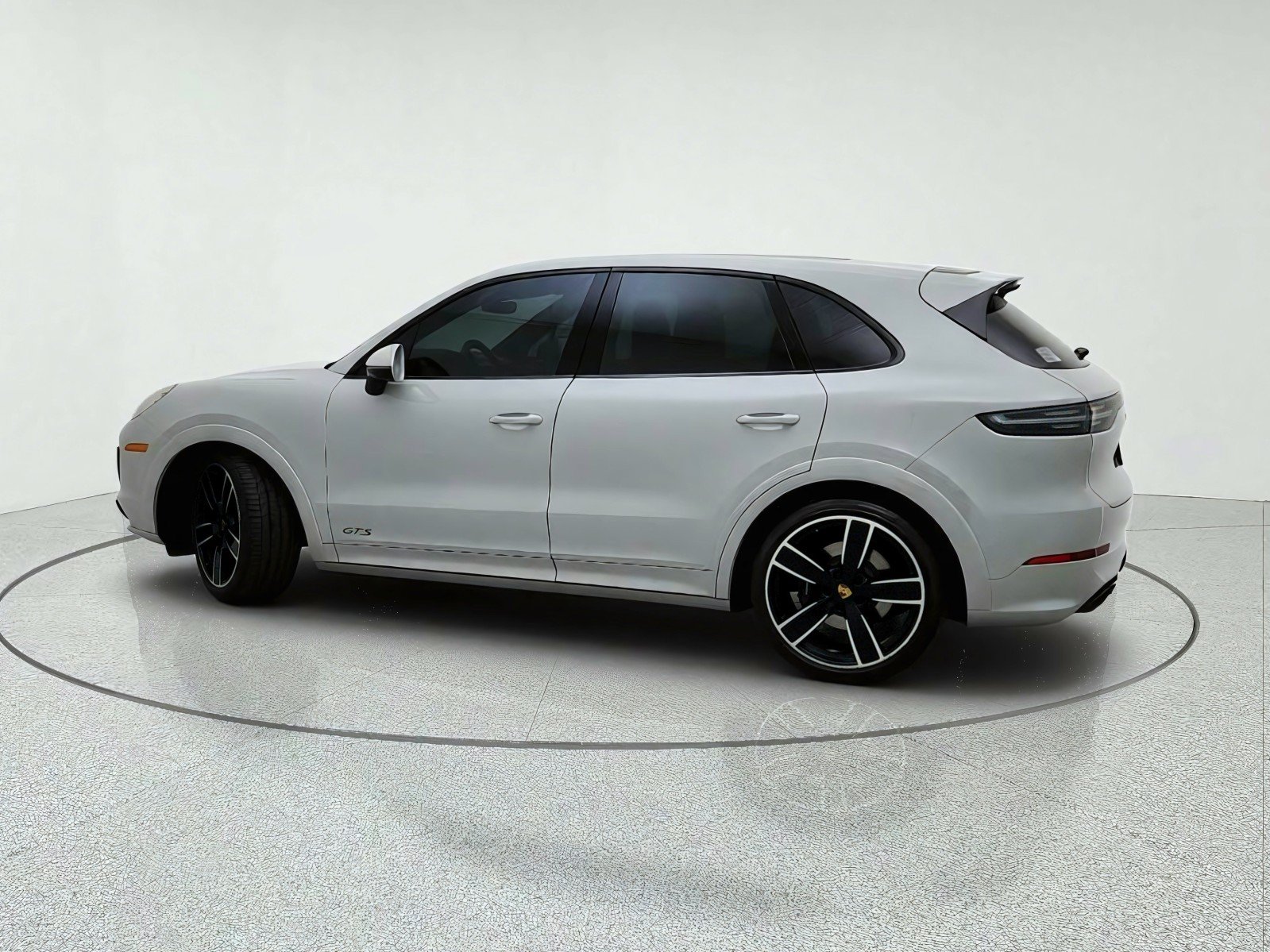 Used 2023 Porsche Cayenne GTS AWD/4WD image 13