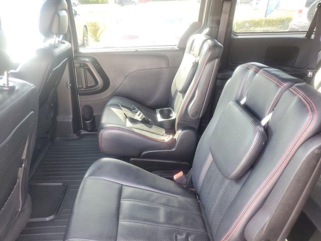 Used 2018 Dodge Grand Caravan GT image 16