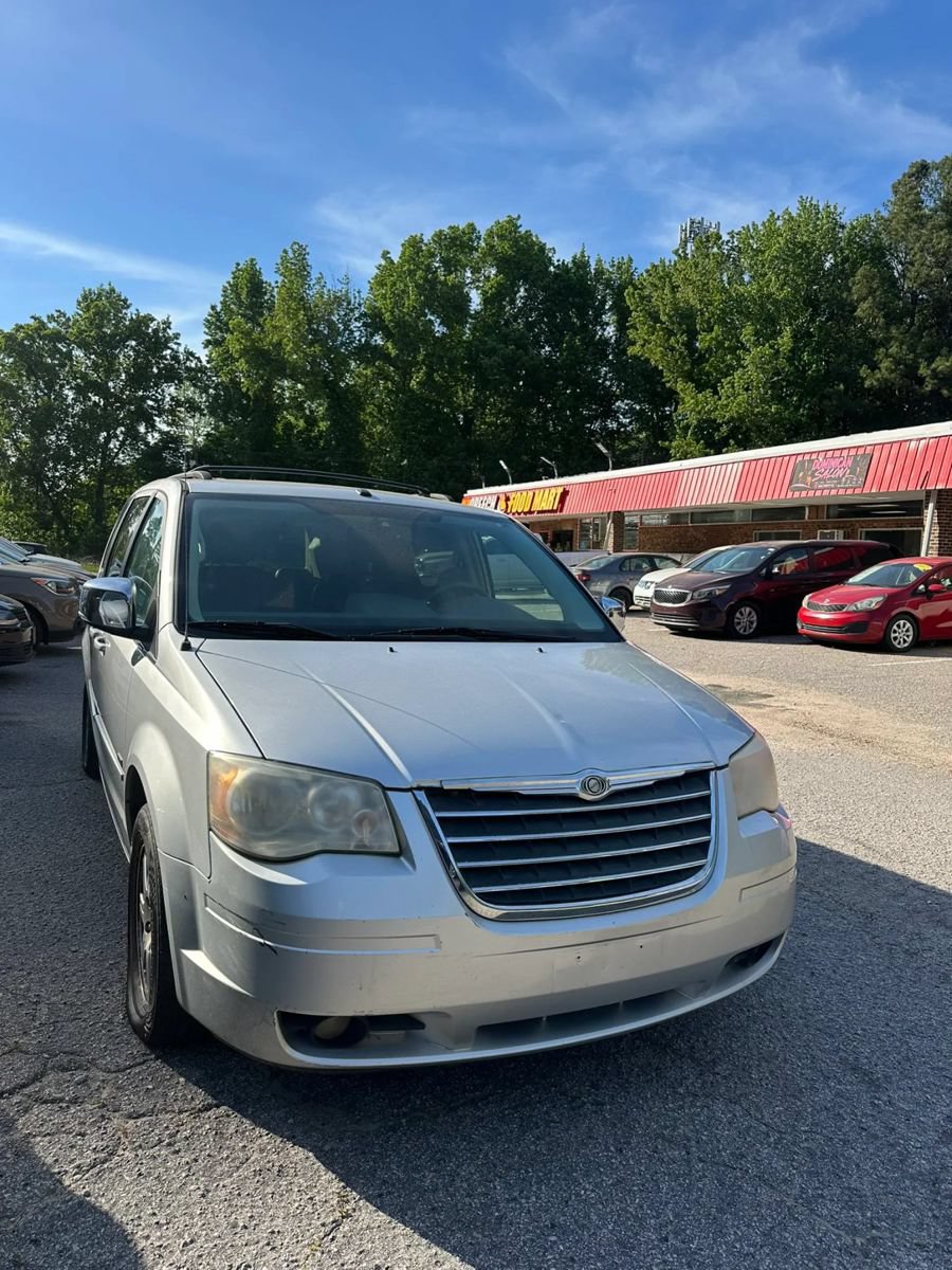 Used 2008 Chrysler Town & Country Touring FWD image 5