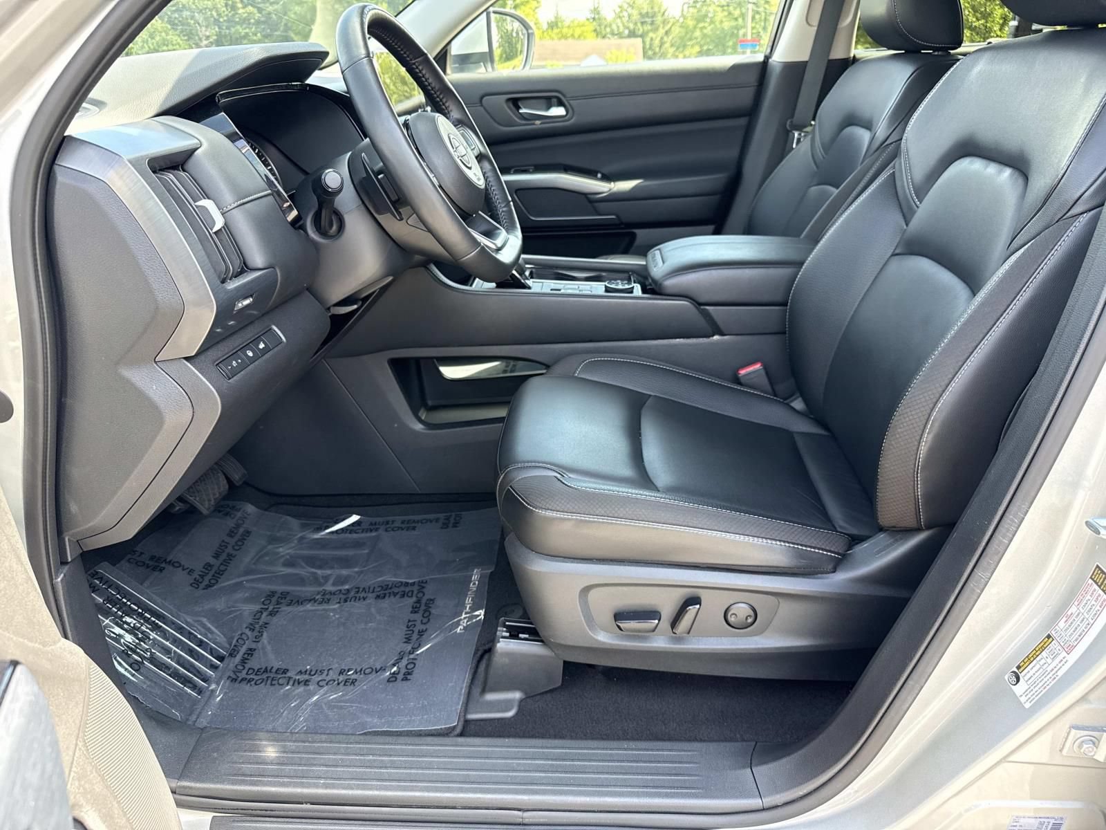 Used 2025 Nissan Pathfinder SL AWD/4WD image 29
