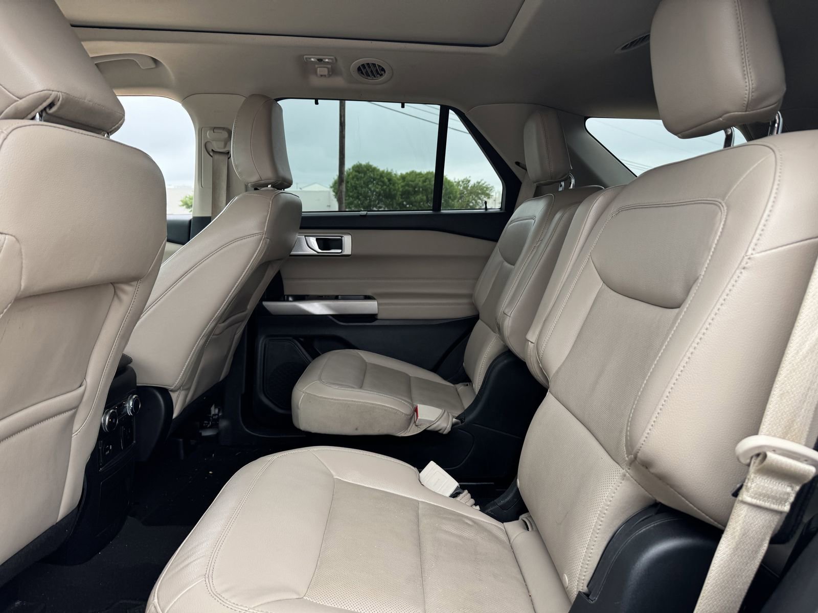 Used 2022 Ford Explorer Limited w/ Limited Technology Package RWD image 29