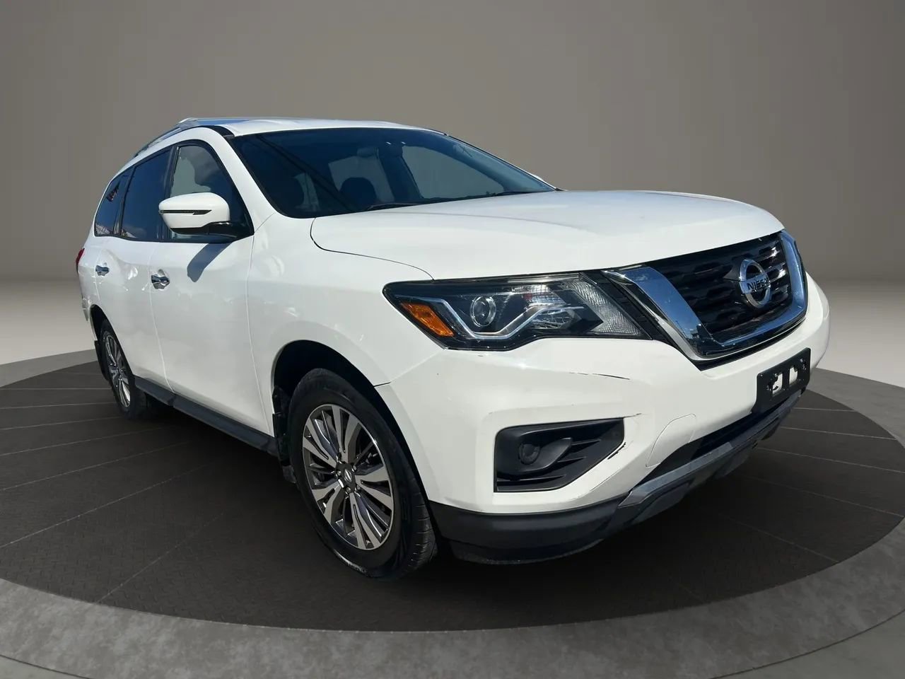 Used 2019 Nissan Pathfinder S image 3