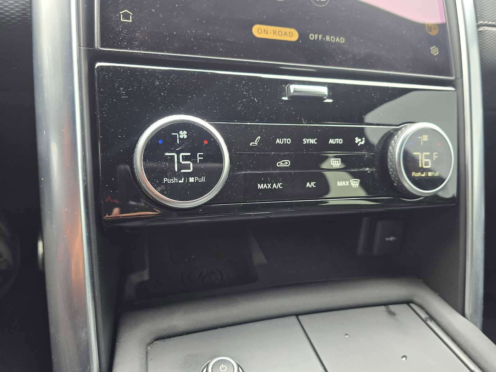 Used 2023 Land Rover Discovery Metropolitan Edition image 30