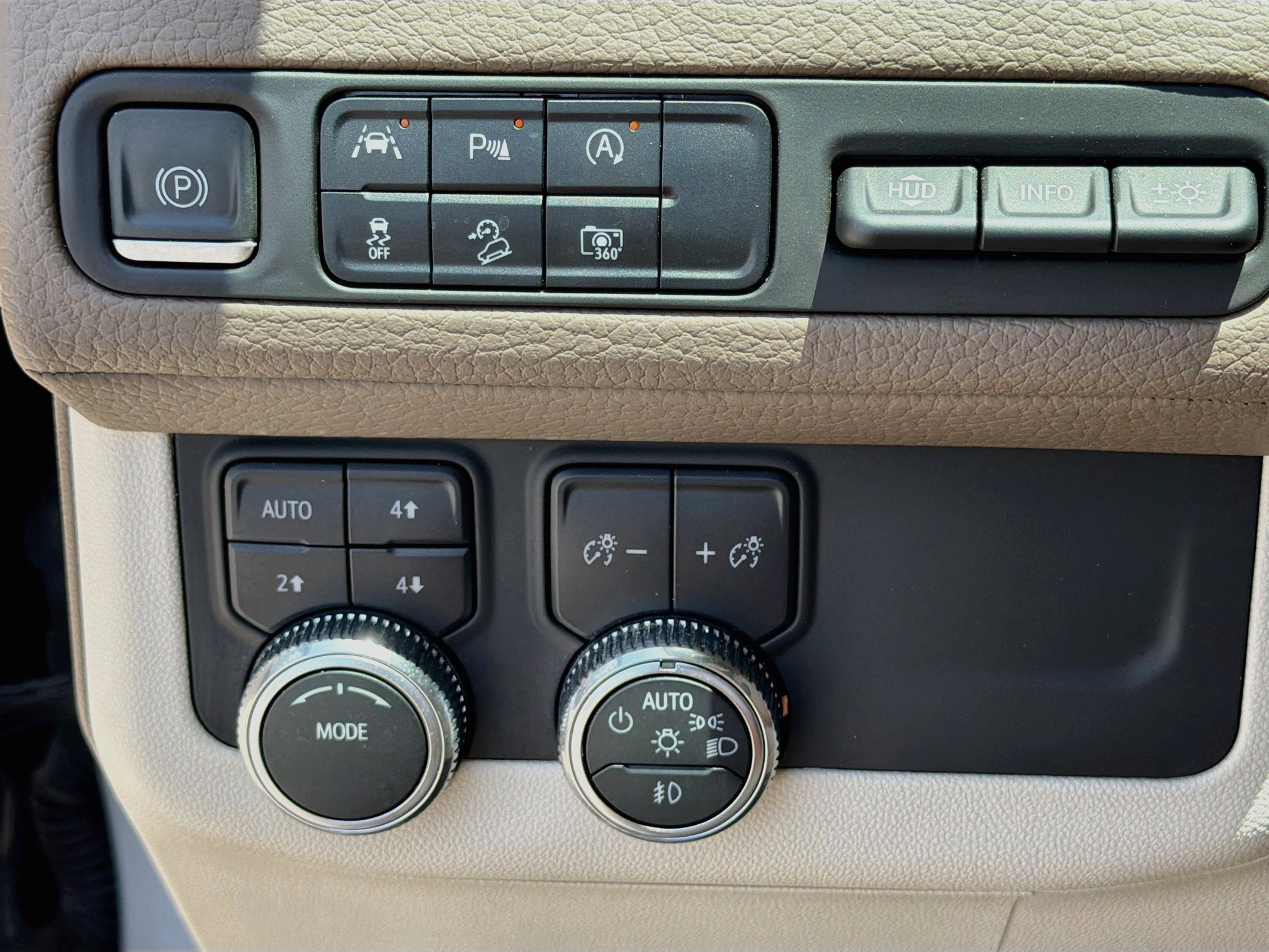 Used 2023 GMC Yukon Denali AWD/4WD image 38