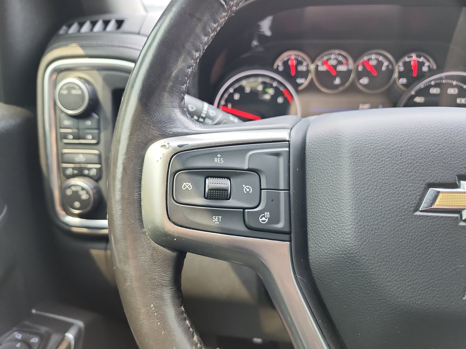 Used 2021 Chevrolet Silverado 1500 LT w/ Z71 Off-Road Package AWD/4WD image 27