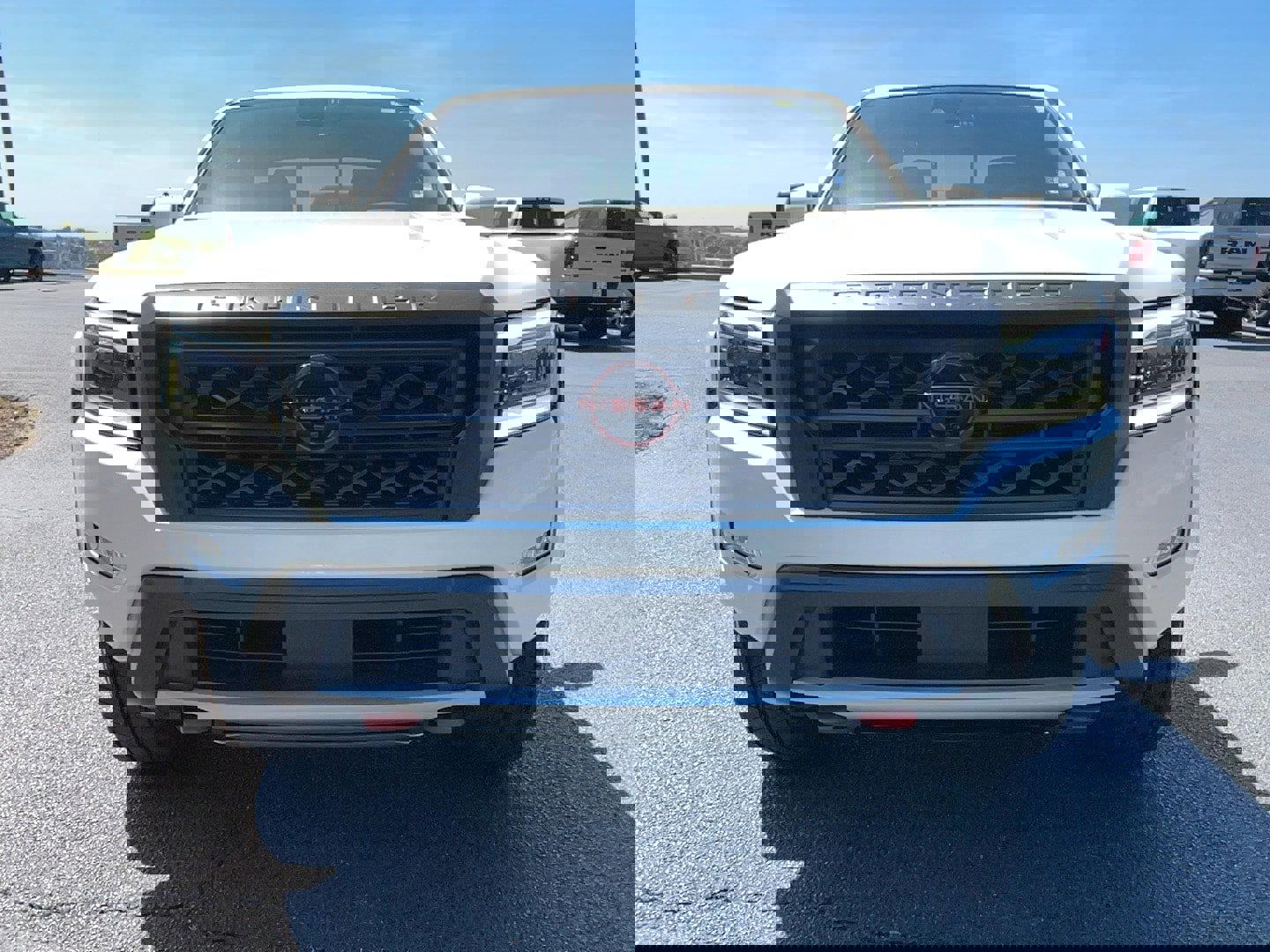 Used 2022 Nissan Frontier PRO-4X image 2