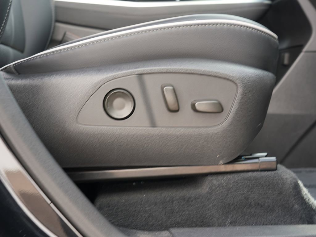 Used 2025 Buick Enclave Preferred AWD/4WD image 30