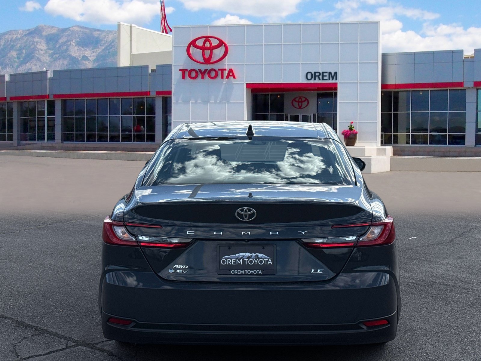 Used 2025 Toyota Camry XLE AWD/4WD image 4