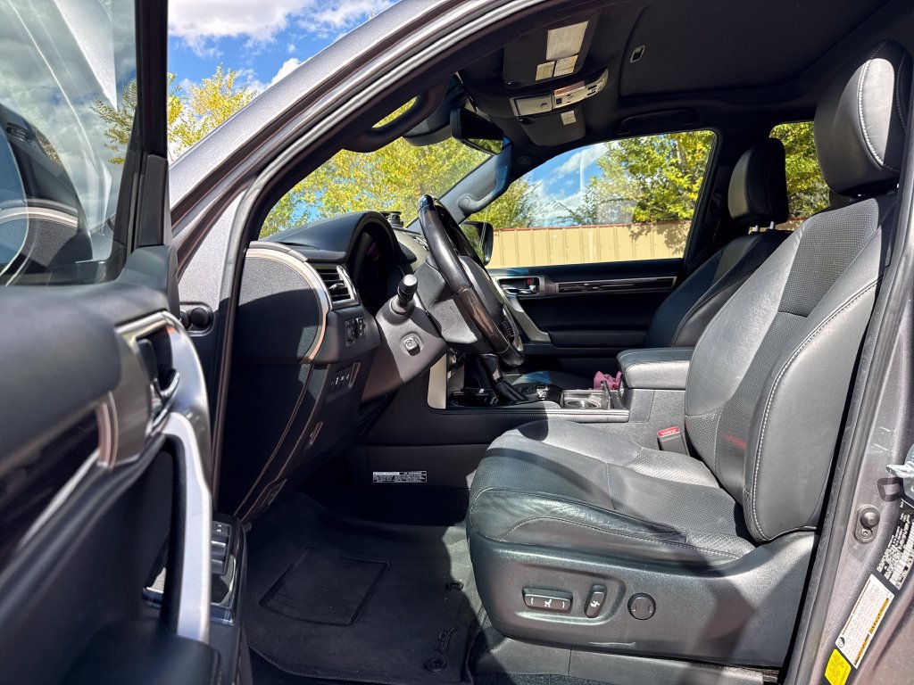 Used 2021 Lexus GX 460 Luxury w/ Sport Design Package AWD/4WD image 11