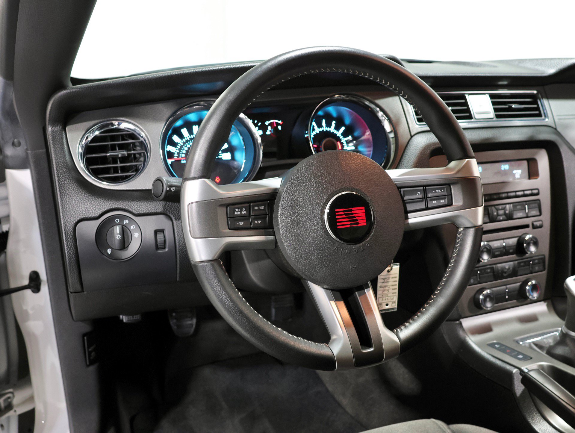 Used 2013 Ford Mustang GT RWD image 2