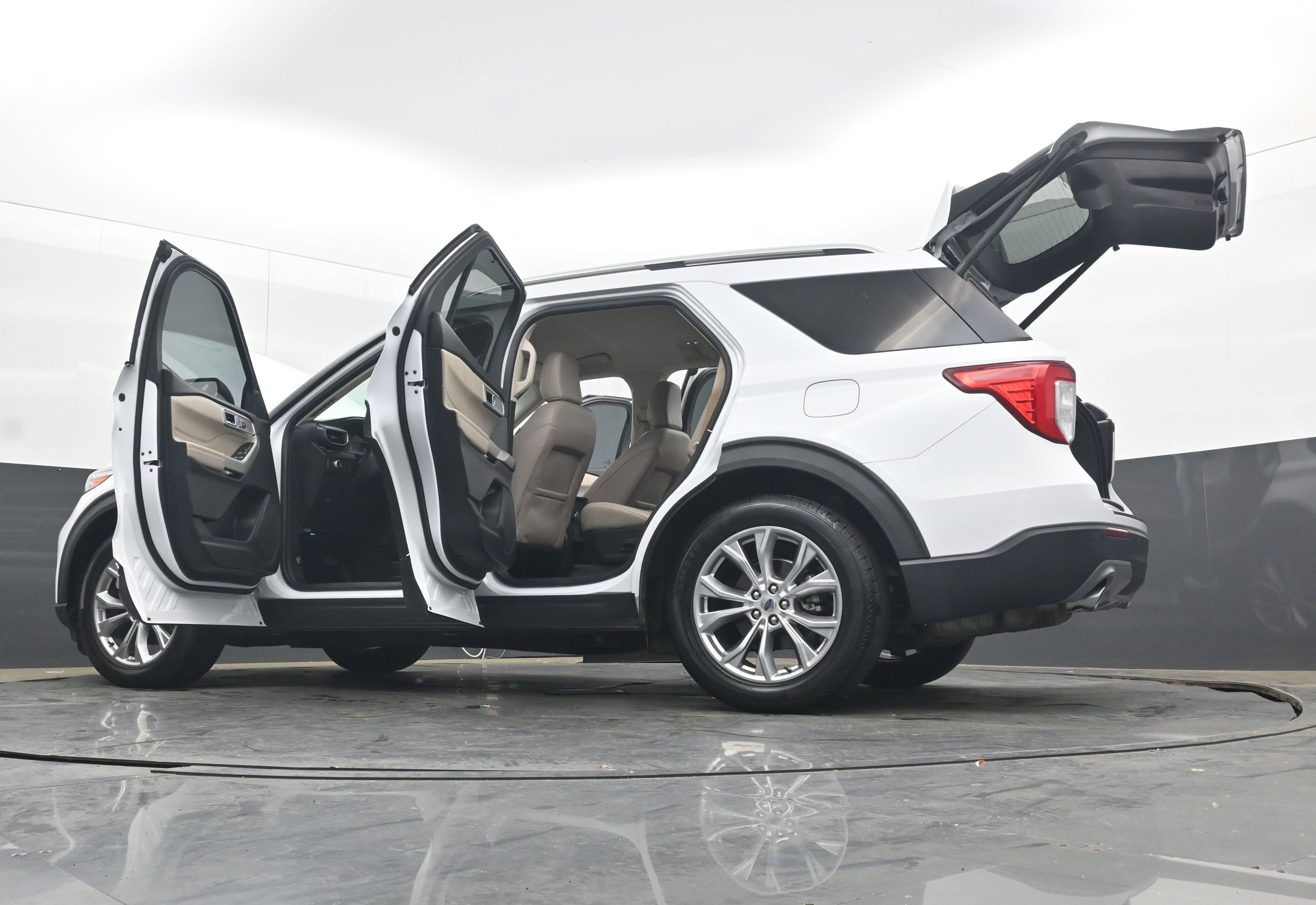 Used 2021 Ford Explorer Limited w/ Equipment Group 301A image 43