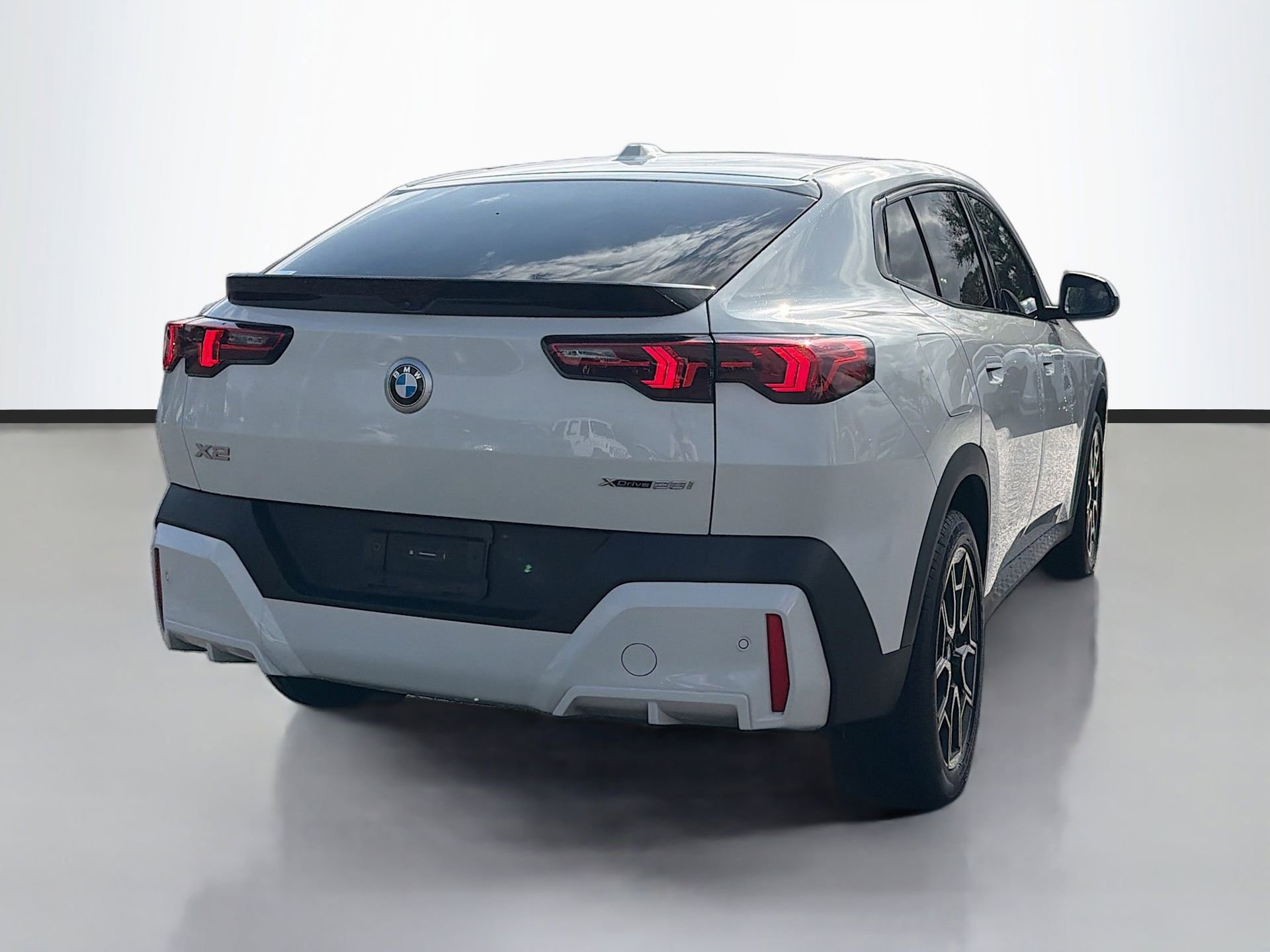Certified 2025 BMW X2 xDrive28i w/ Convenience Package image 4
