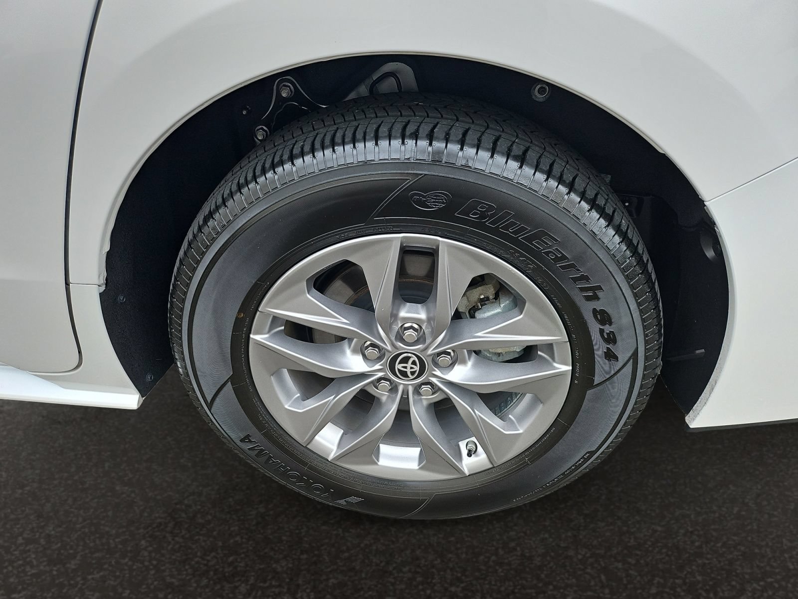 Used 2025 Toyota Sienna XLE FWD image 46