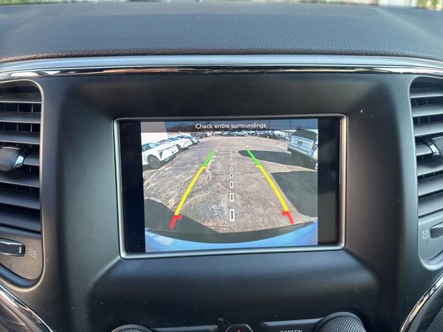 Used 2020 Jeep Grand Cherokee Laredo image 2