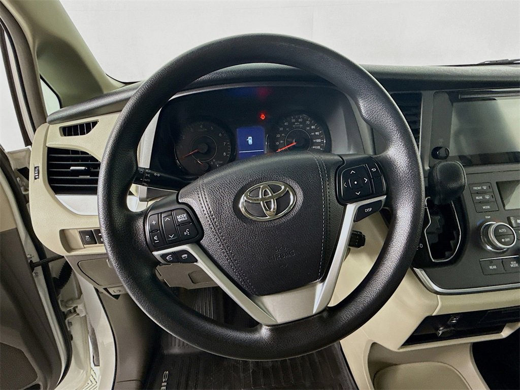 Used 2017 Toyota Sienna LE image 12