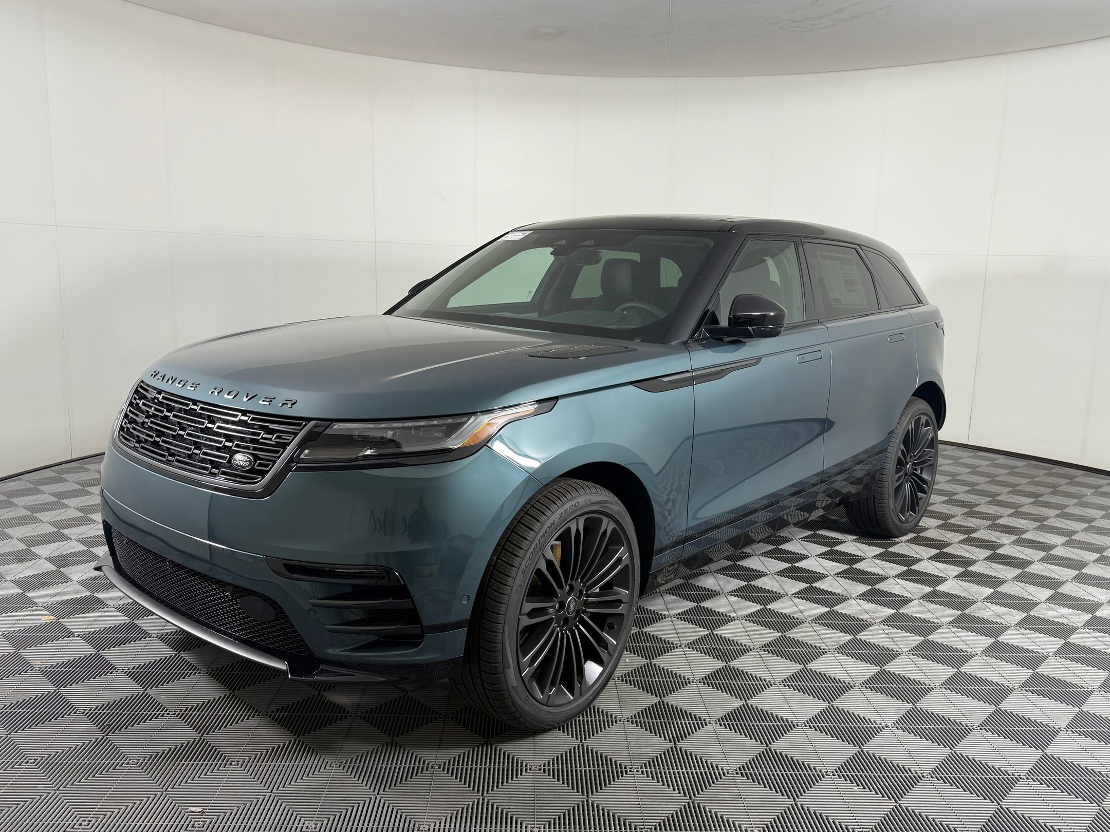 New 2026 Land Rover Range Rover Velar Dynamic SE AWD/4WD image 25