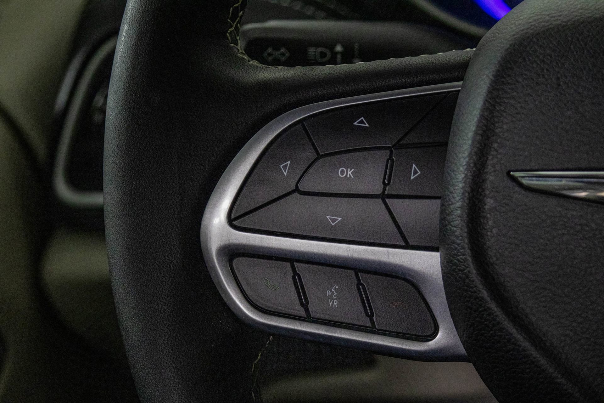 Used 2024 Chrysler Pacifica Touring-L image 34