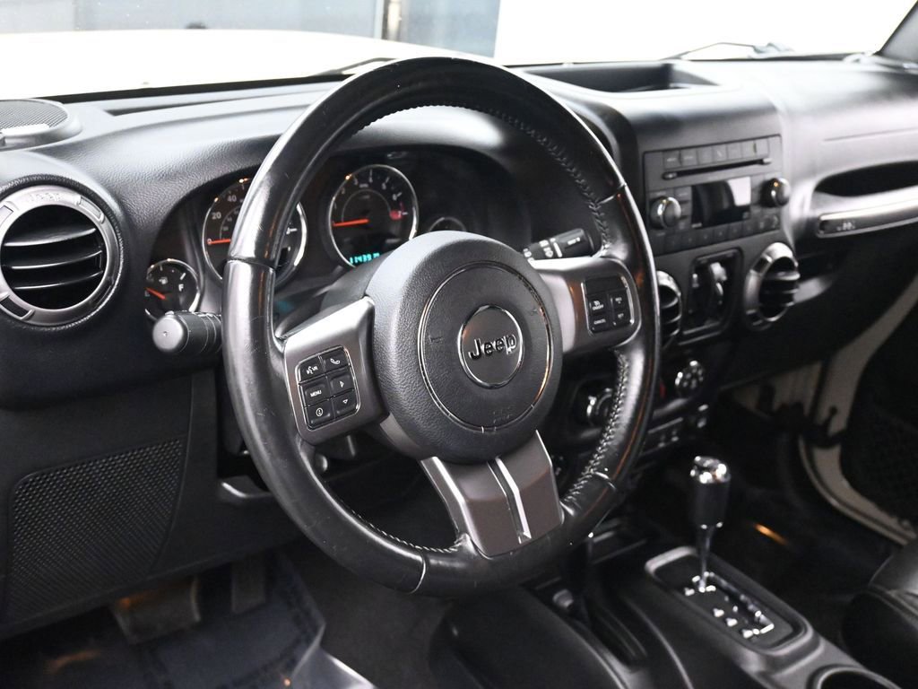 Used 2018 Jeep Wrangler Unlimited Sahara AWD/4WD image 25