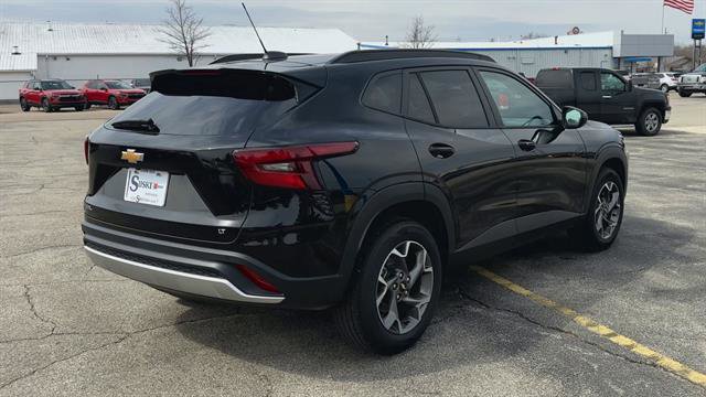 Used 2025 Chevrolet Trax LT w/ Sunroof Package FWD image 8