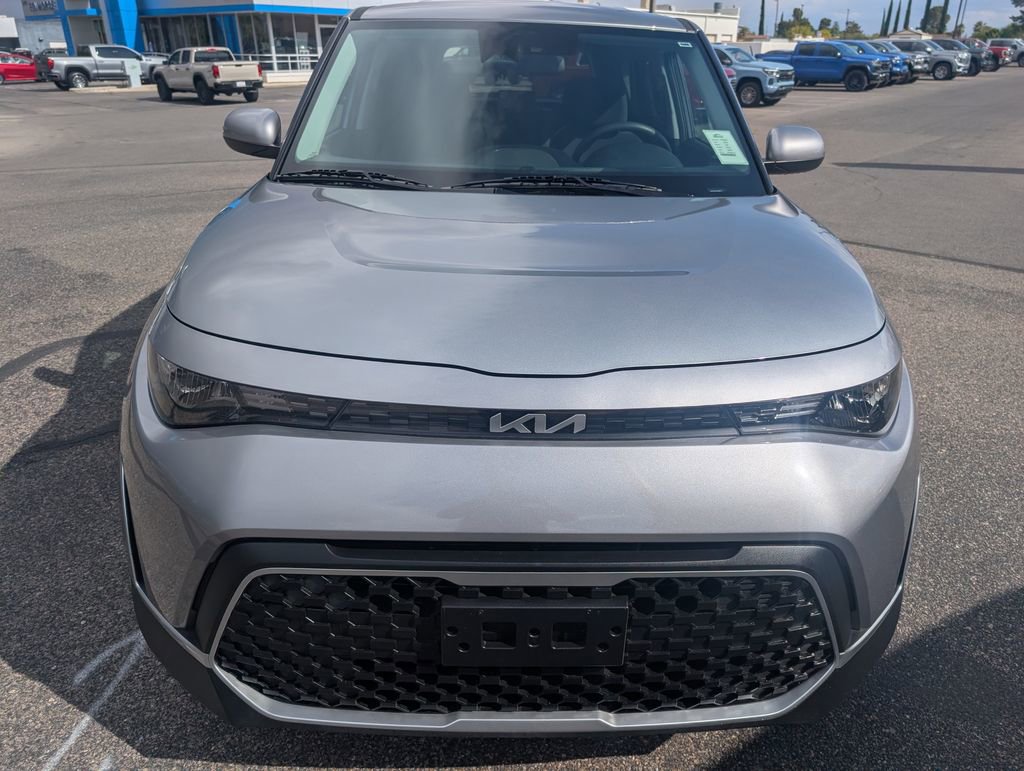 Used 2025 Kia Soul LX FWD image 8