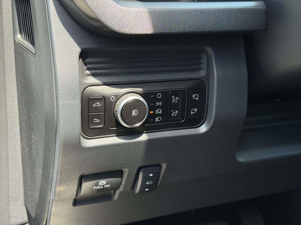New 2026 Ford F350 Platinum AWD/4WD image 17