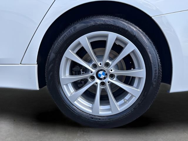 Used 2017 BMW 320i xDrive Sedan image 32