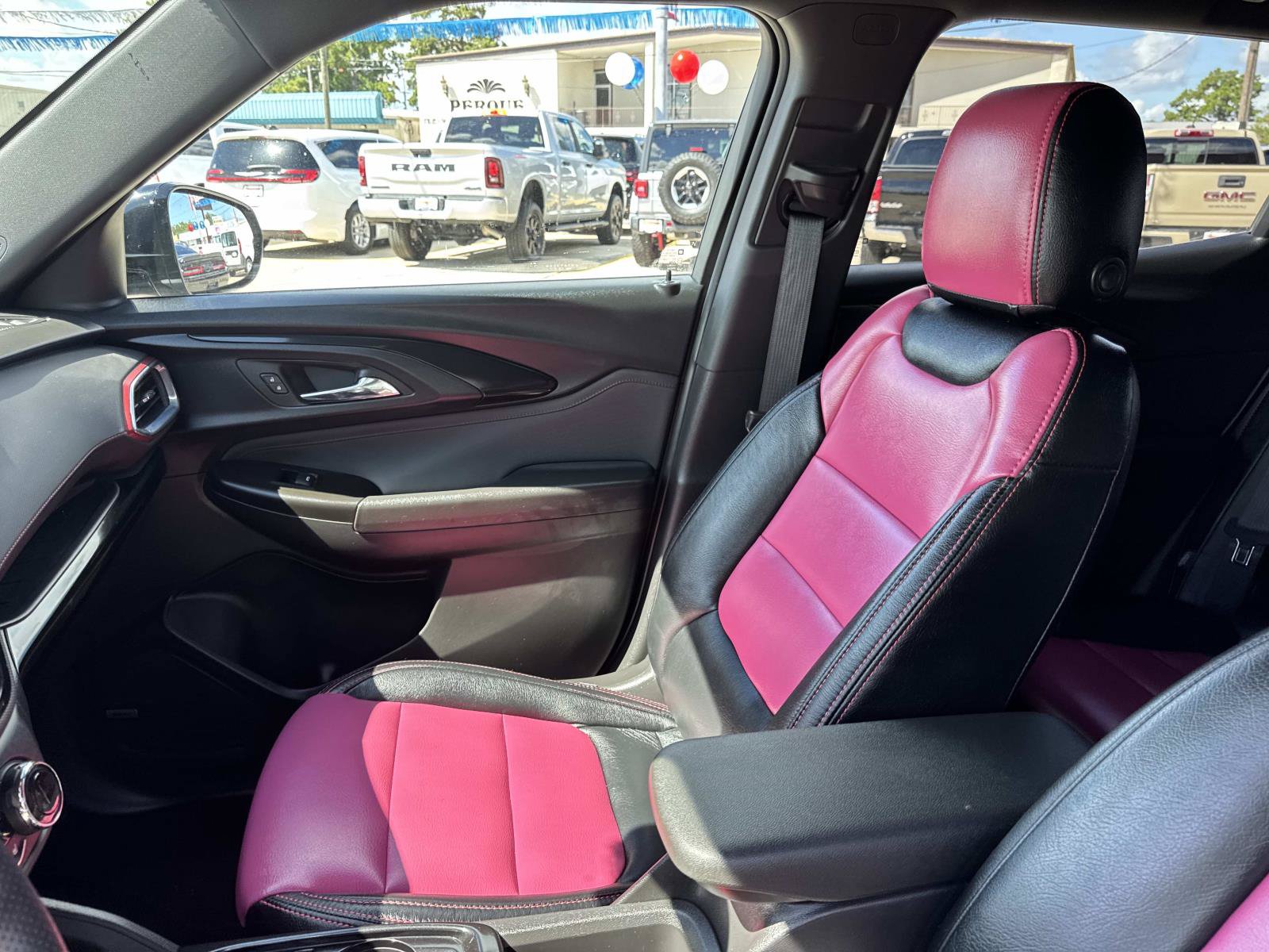 Used 2023 Chevrolet TrailBlazer RS w/ Sun and Liftgate Package FWD image 16