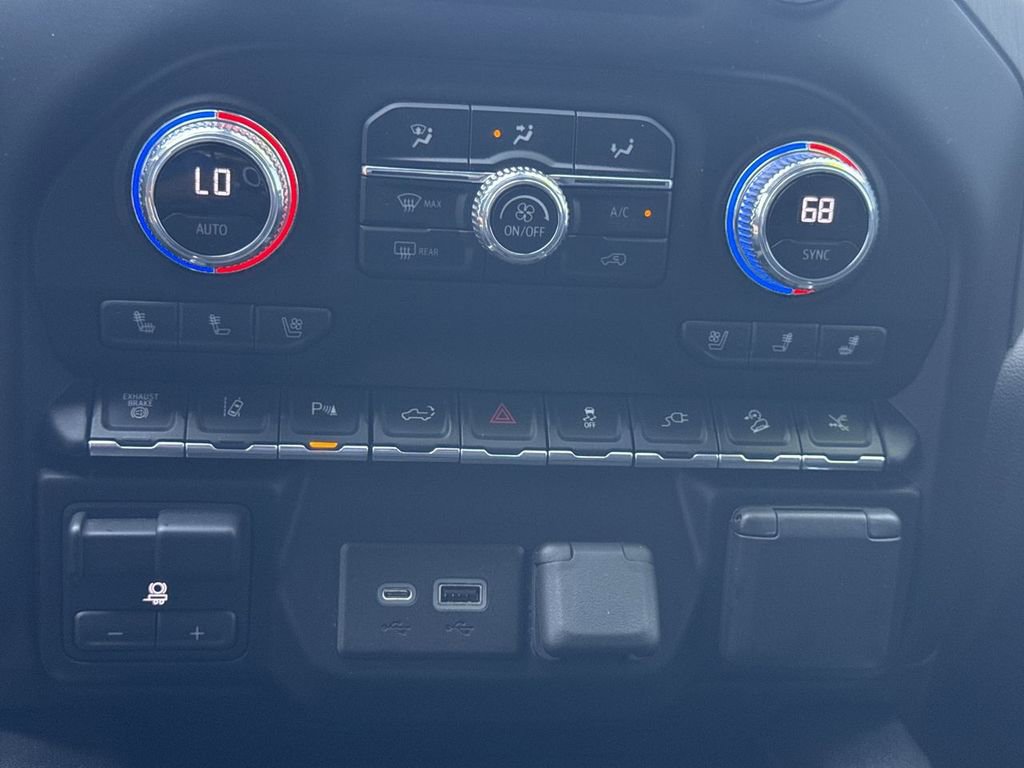 Used 2023 GMC Sierra 2500 Denali w/ Denali Black Diamond Edition AWD/4WD image 30