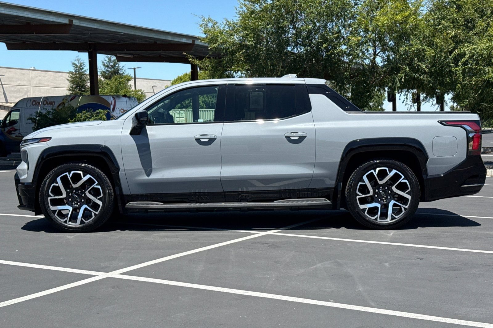 Used 2025 Chevrolet Silverado EV RST AWD/4WD image 14